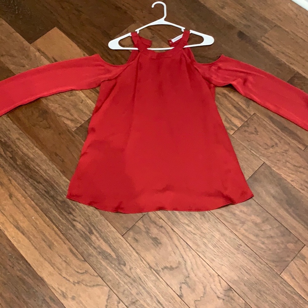 BCBGeneration Cold Shoulder Top - Picture 1 of 3